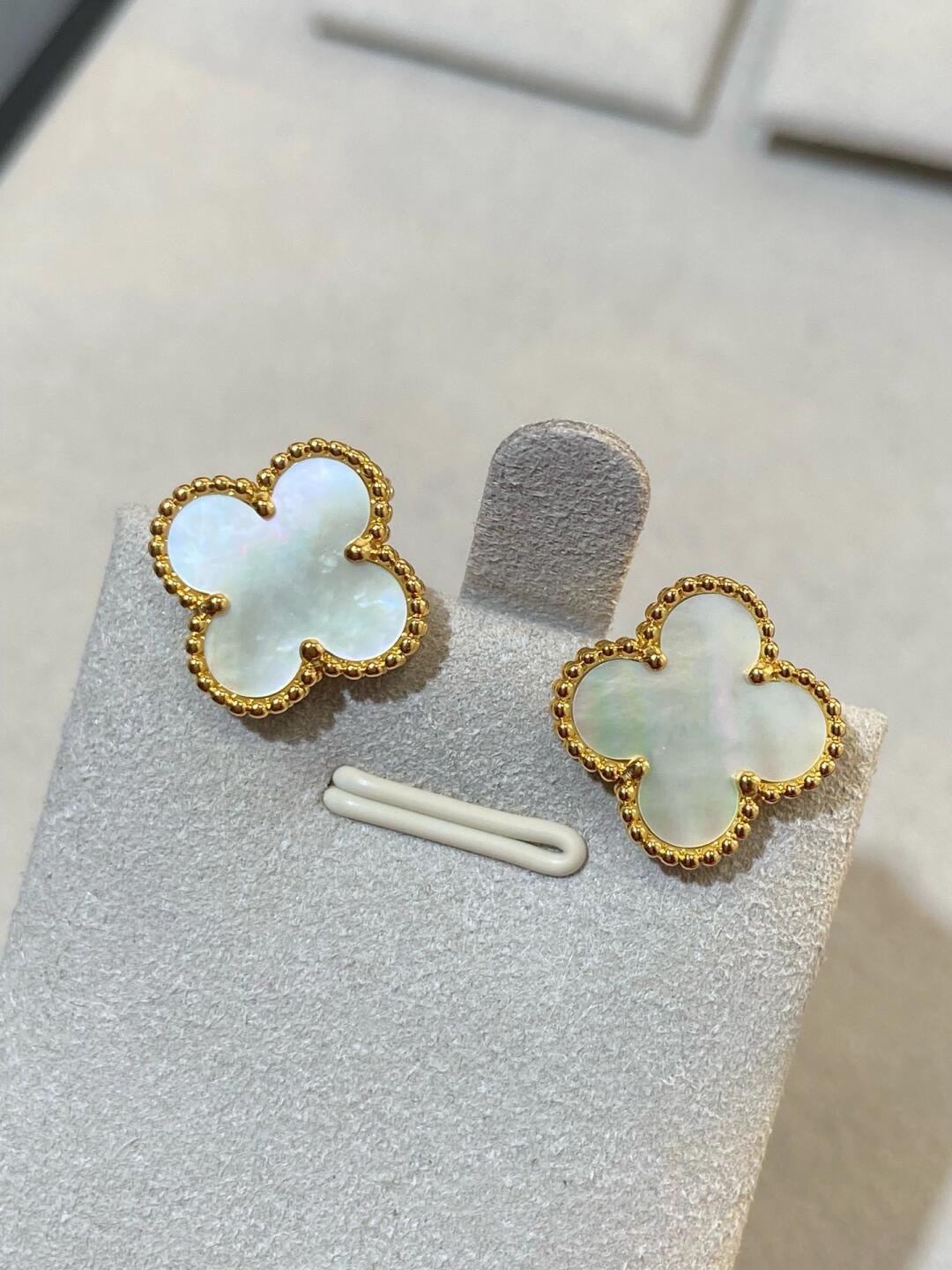 [⭐Sparkve] CLOVER LARGE (20mm) 1 MOTIFS WHITE MOP STUD EARRINGS