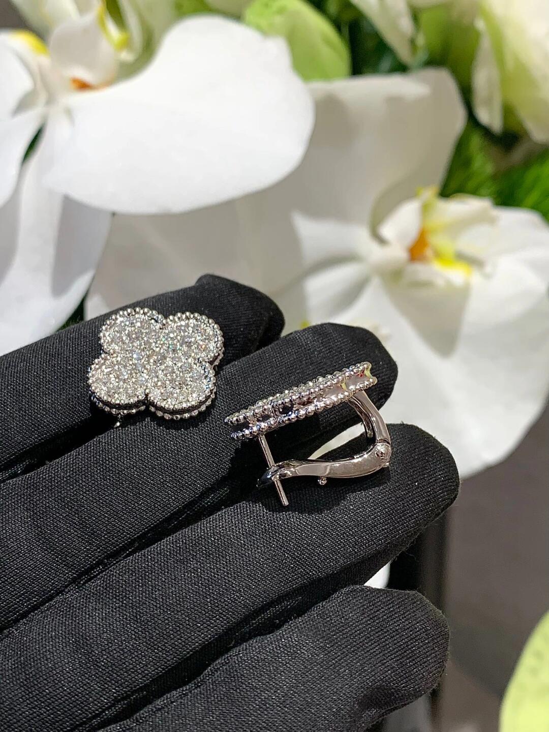 [⭐Sparkve]CLOVER 20MM MOTIFS DIAMOND STUD EARRINGS SILVER