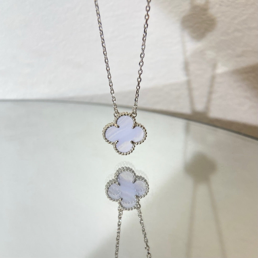 [⭐Sparkve]CLOVER 15MM BLUE CHALCEDONY NECKLACE SILVER