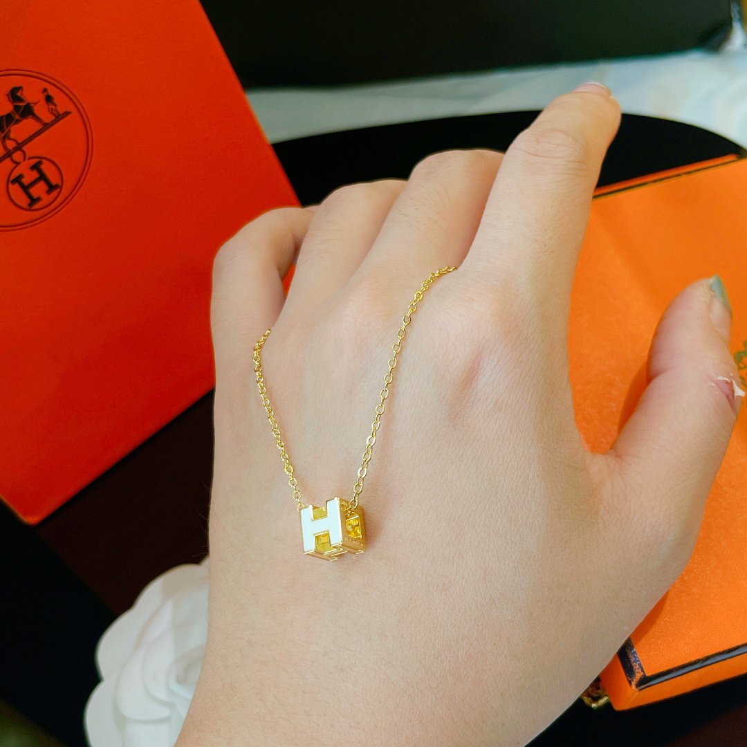 [⭐Sparkve]H WHITE SQUARE GOLD NECKLACE