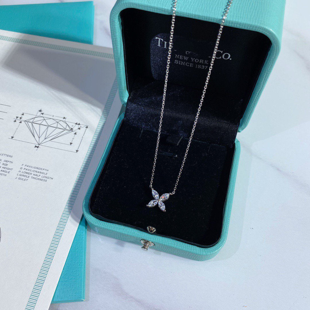 [⭐Sparkve Jewels]PLATINUM AND DIAMOND VICTORIA PENDANT NECKLACE