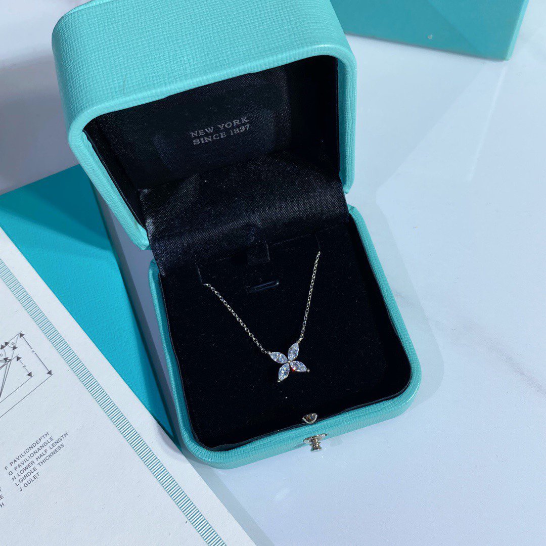 [⭐Sparkve Jewels]PLATINUM AND DIAMOND VICTORIA PENDANT NECKLACE