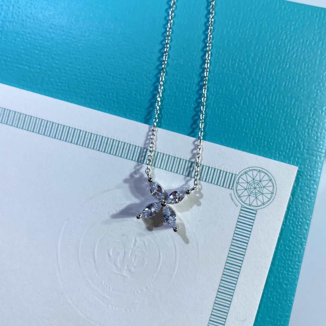 [⭐Sparkve Jewels]PLATINUM AND DIAMOND VICTORIA PENDANT NECKLACE