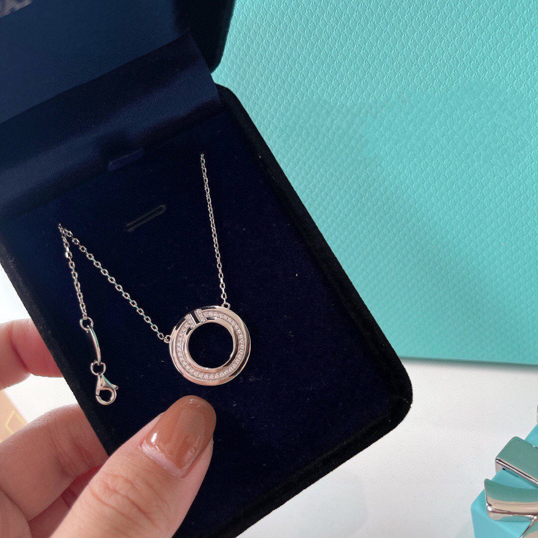 [⭐Sparkve Jewels]DIAMOND AND MOTHER OF PEARL CIRCLE PENDANT