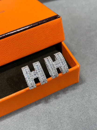 [⭐Sparkve]H STUD EARRINGS WITH SILVER DIAMONDS