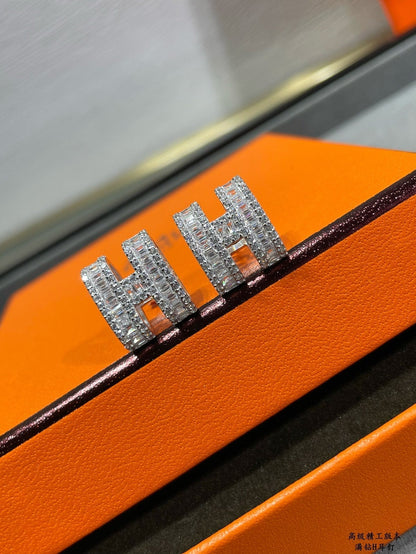 [⭐Sparkve]H STUD EARRINGS WITH SILVER DIAMONDS