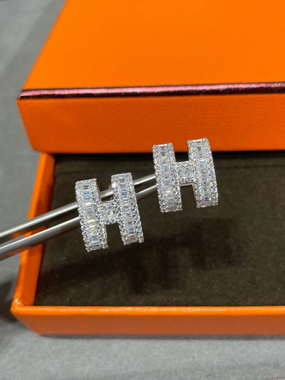 [⭐Sparkve]H STUD EARRINGS WITH SILVER DIAMONDS