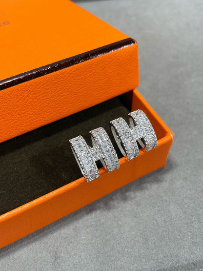 [⭐Sparkve]H STUD EARRINGS WITH SILVER DIAMONDS