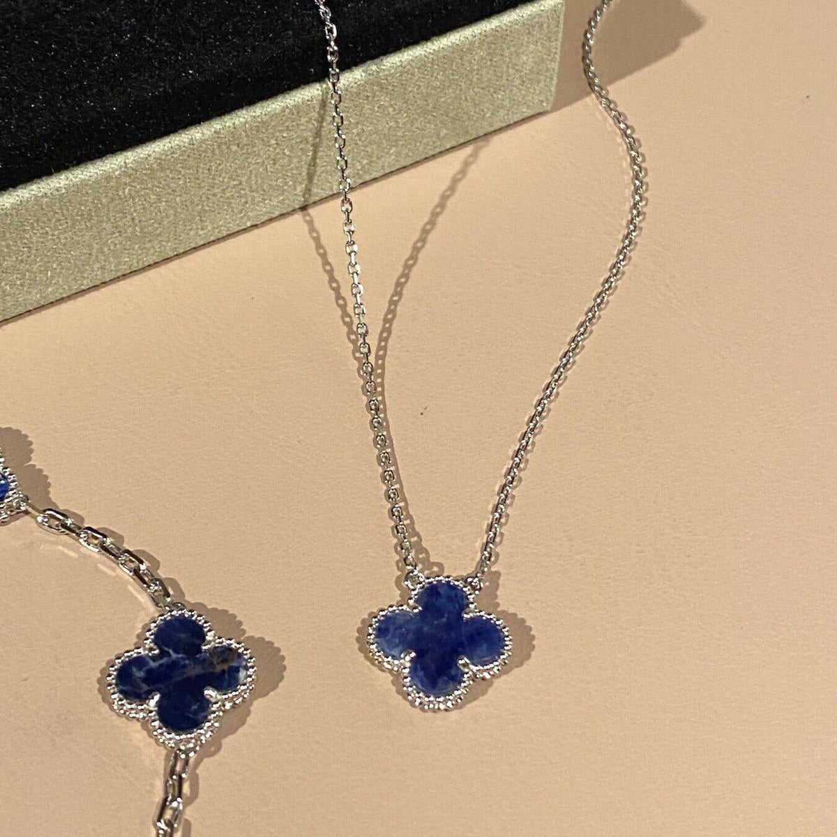 [⭐Sparkve]CLOVER 15MM PIETERSITE NECKLACE SILVER
