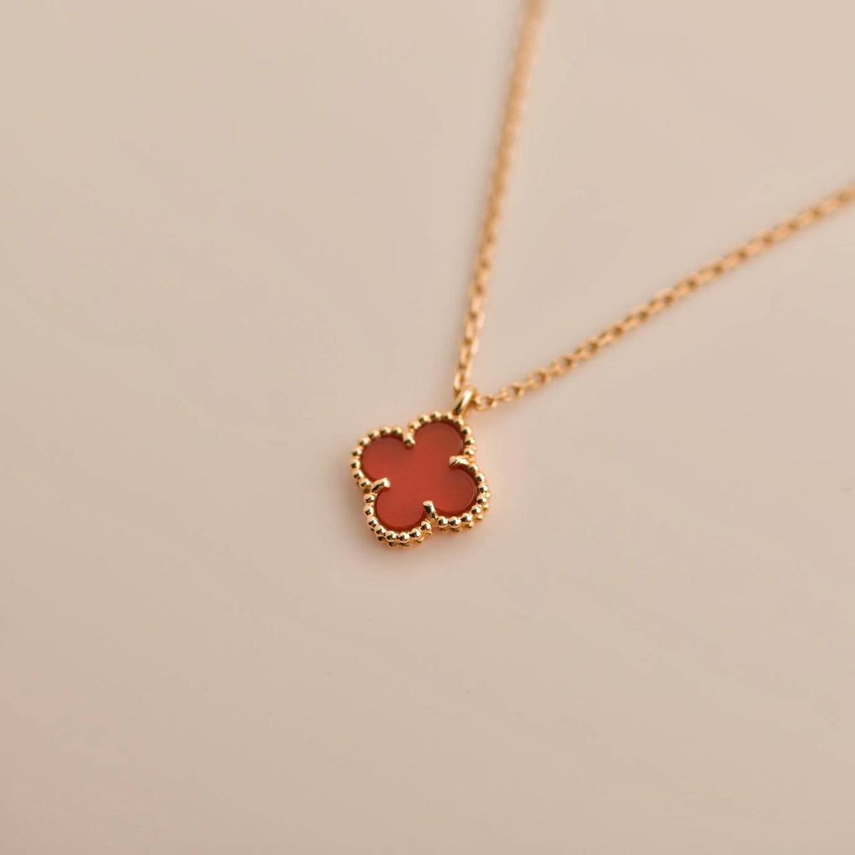 [⭐Sparkve]CLOVER MINI 9.5MM WHITE CARNELIANS NECKLACE