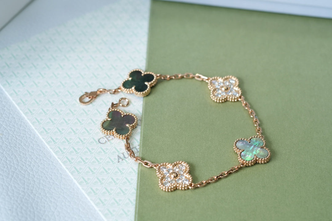 [⭐Sparkve] CLOVER 5 MOTIF GRAY MOP BRACELET COLLECTION