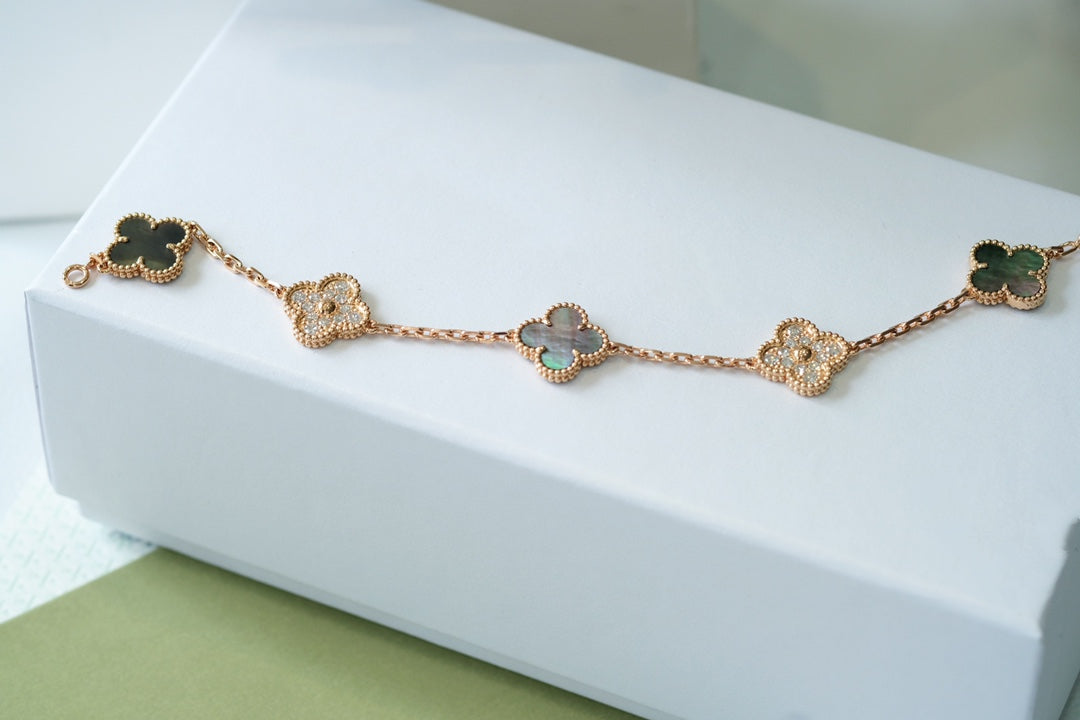 [⭐Sparkve] CLOVER 5 MOTIF GRAY MOP BRACELET COLLECTION