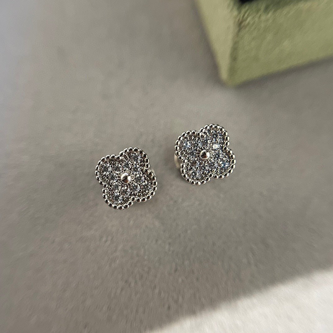 [⭐Sparkve]CLOVER MINI DIAMOND STUD EARRINGS