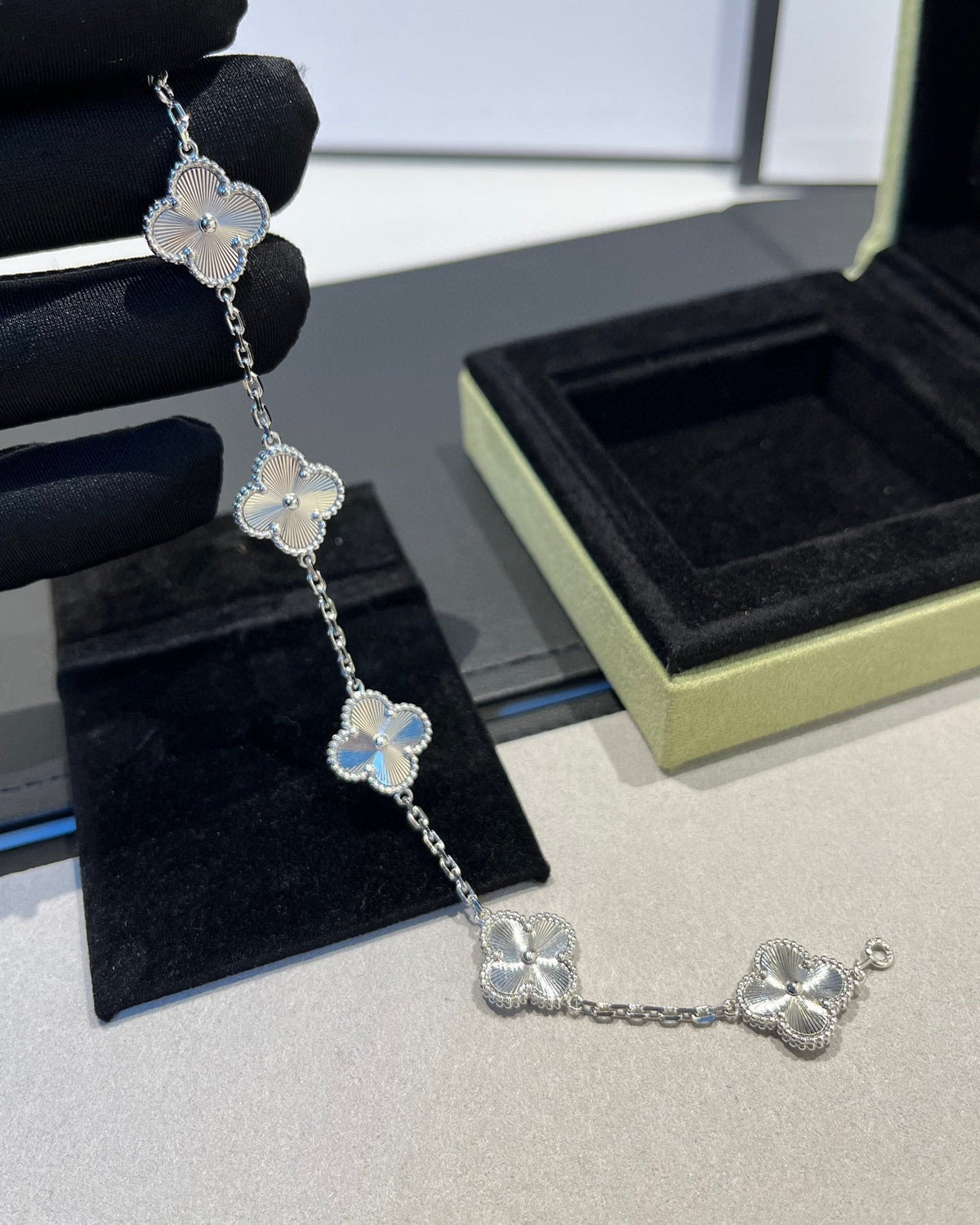 [⭐Sparkve] CLOVER 5 MOTIF LASER BRACELET COLLECTION