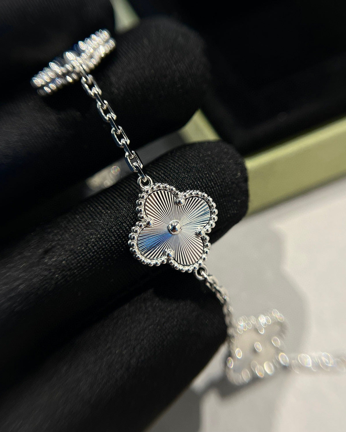 [⭐Sparkve] CLOVER 5 MOTIF LASER BRACELET COLLECTION