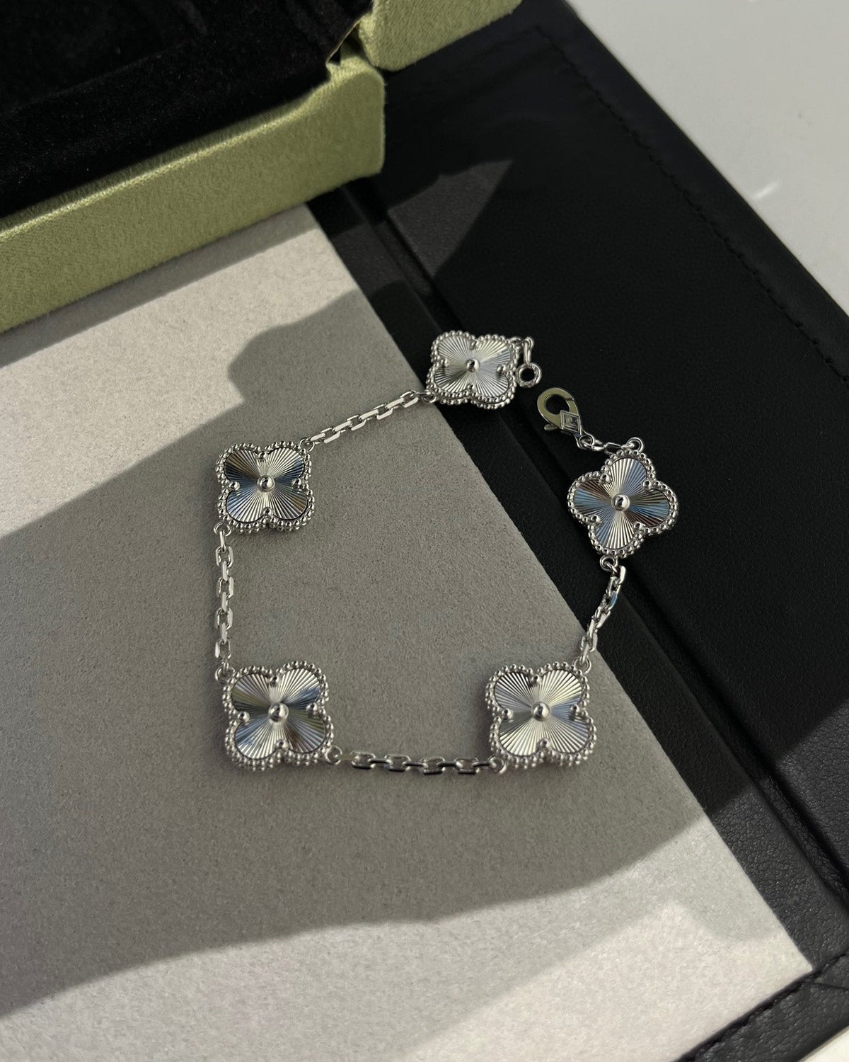 [⭐Sparkve] CLOVER 5 MOTIF LASER BRACELET COLLECTION